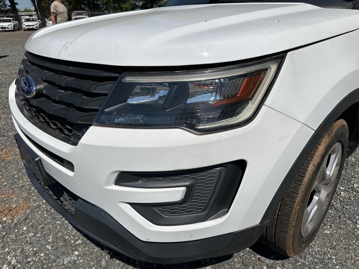 2019-ford-explorer-image-12