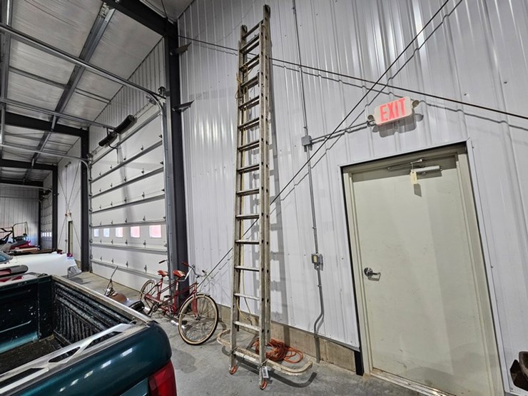 #15-•-keller-28'-aluminum-extension-ladder-image-1