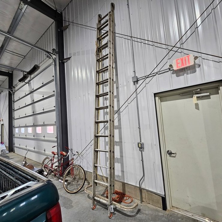 #15 • Keller 28' Aluminum Extension Ladder