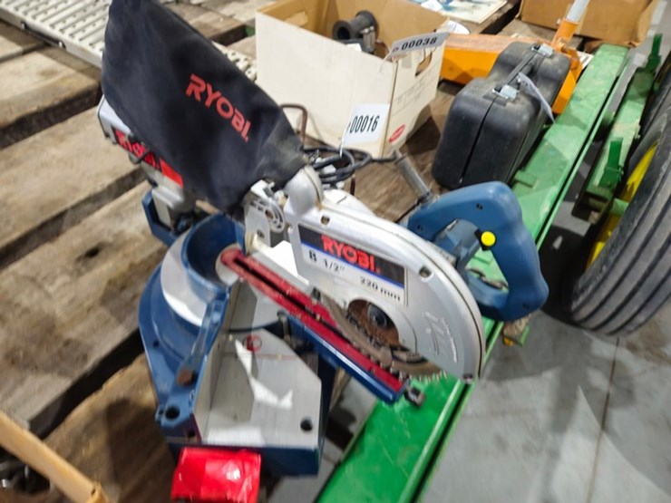#16-•-ryobi-tss200-8-1/2"-sliding-miter-saw-image-3