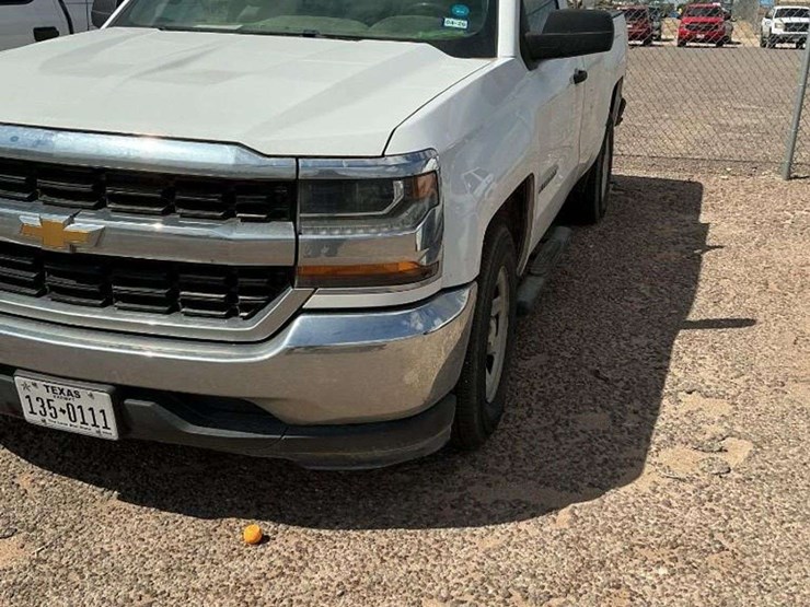2017-chevrolet-silverado-1500-image-2