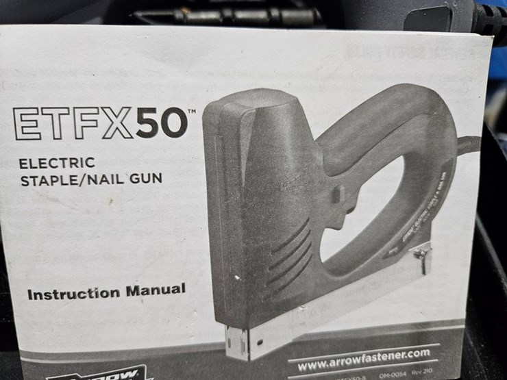 #75-•-lot-of-assorted-construction-items-image-9