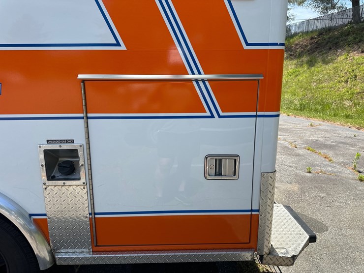 #8-•-2017-chevrolet-ambulance-4500-image-30