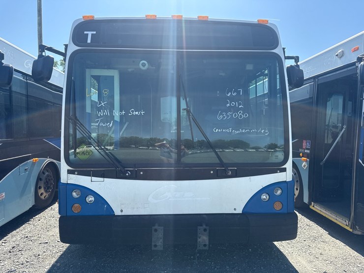 2012-gillig-low-floor-image-1