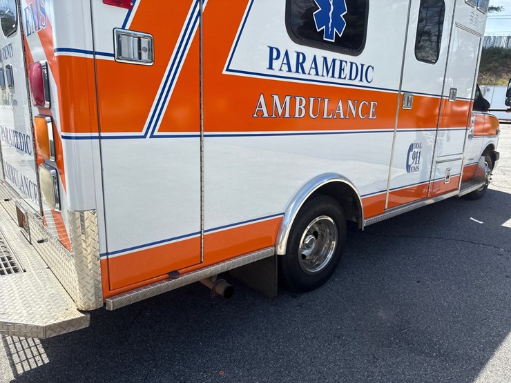 #9-•-2017-chevrolet-ambulance-4500-image-24