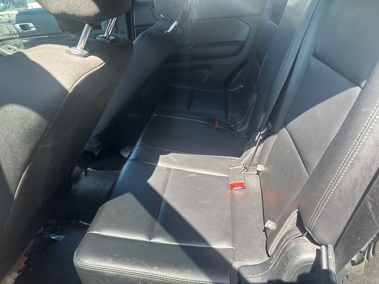 2019-ford-explorer-image-27