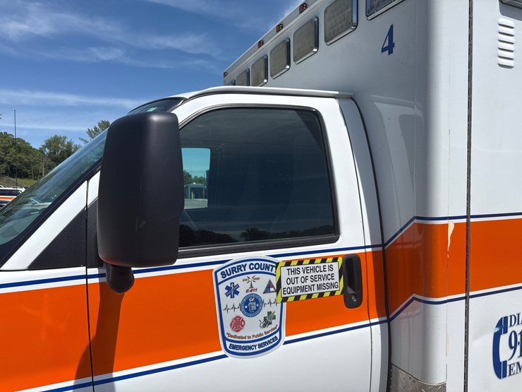 #9-•-2017-chevrolet-ambulance-4500-image-9