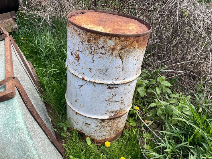 #5618-•-fiber-glass-feed-cart-image-14