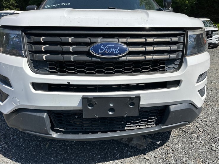 2019-ford-explorer-image-11