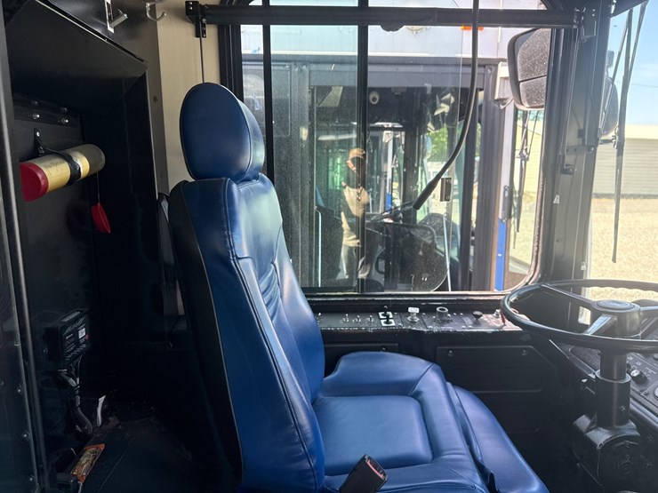 2012-gillig-low-floor-image-22