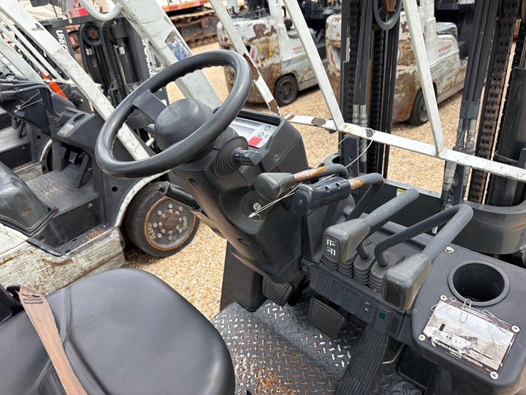 #16275-•-2015-nissan-cf50-forklift-image-5