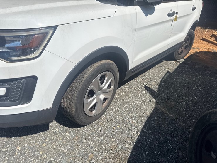 2019-ford-explorer-image-7