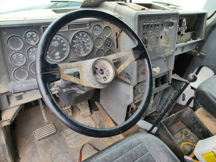1999-mack-ch613-image-12