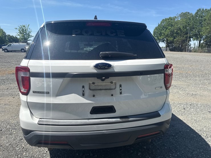 2019-ford-explorer-image-10