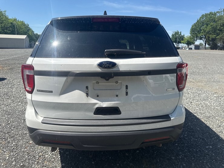 2019-ford-explorer-image-15