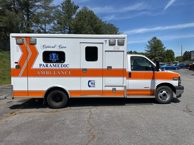 #8-•-2017-chevrolet-ambulance-4500-image-6