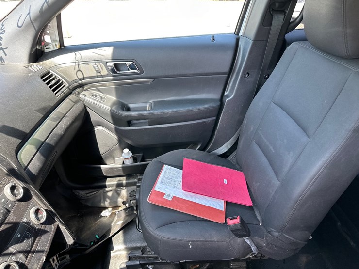 2019-ford-explorer-image-27