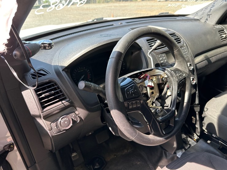 2019-ford-explorer-image-23