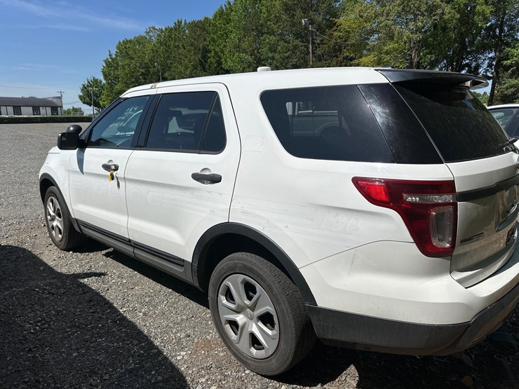 2015-ford-explorer-image-5