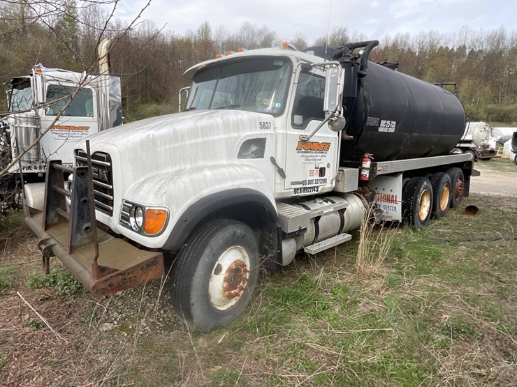 2005-mack-cv713-image-1