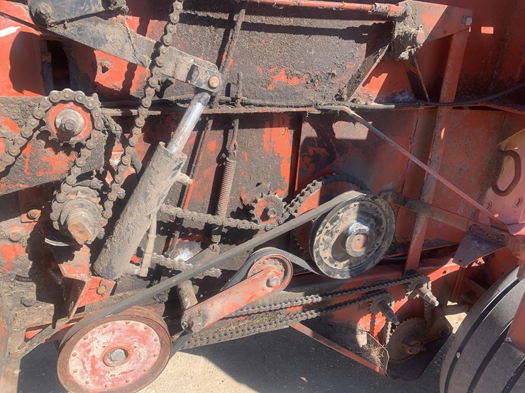 hesston-560-image-9