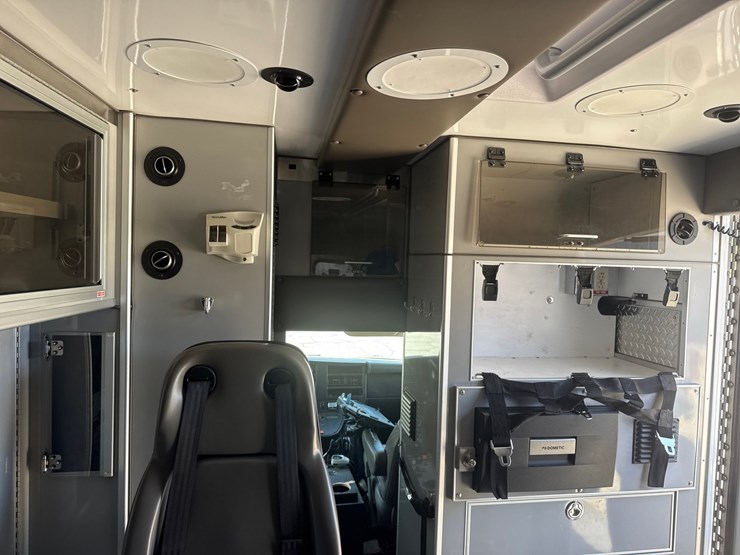 #9-•-2017-chevrolet-ambulance-4500-image-50