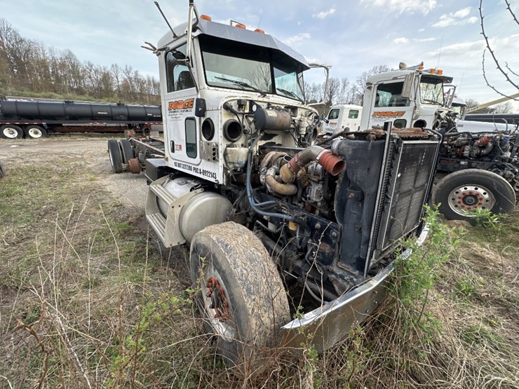 2005-peterbilt-357-image-2