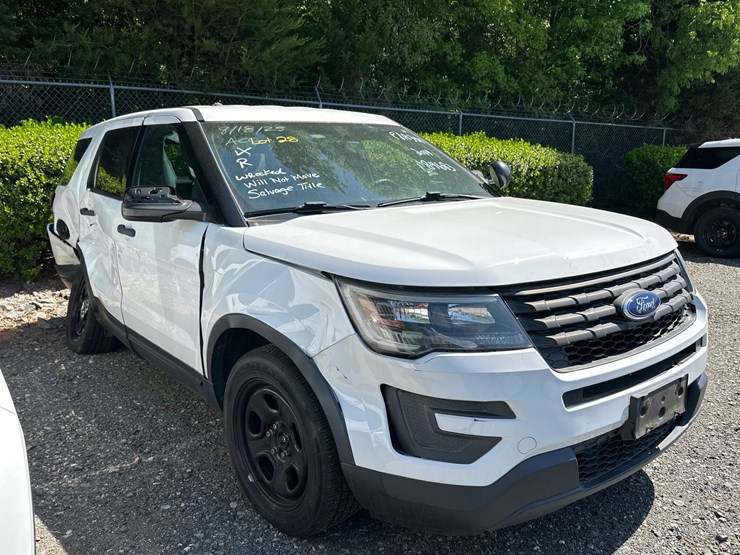 2019-ford-explorer-image-1