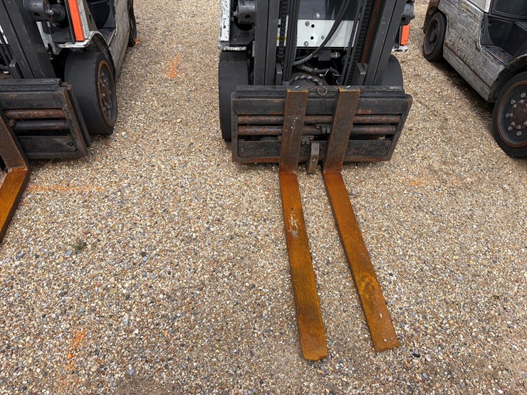 #16273-•-2015-nissan-cf50-forklift-image-3
