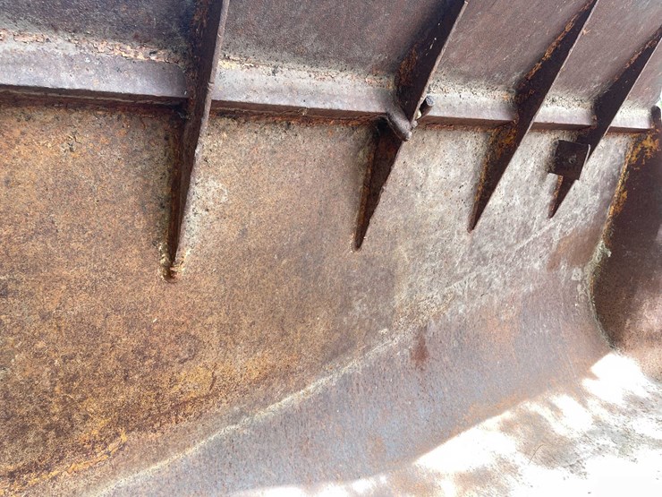 #5631-•-large-excavator-bucket-image-12