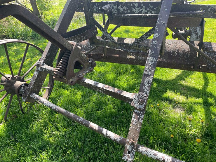 #5621-•-antique-adjustable-height-and-angle-pull-behind-road-grader-image-24