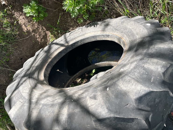 #5604-•-(6)-excavator-tires-image-12