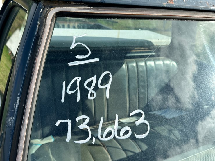 1989-dodge-150-image-2