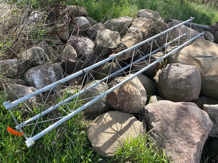 #5605-•-scrap-metal-image-2