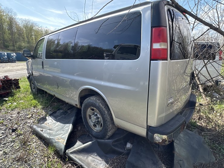 2012-chevrolet-express-image-4