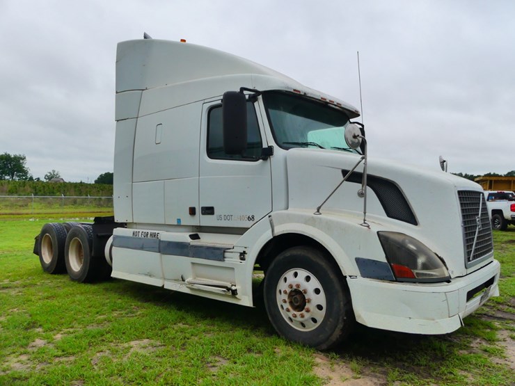 2005-volvo-semi-image-2