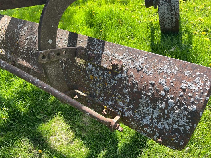 #5621-•-antique-adjustable-height-and-angle-pull-behind-road-grader-image-34