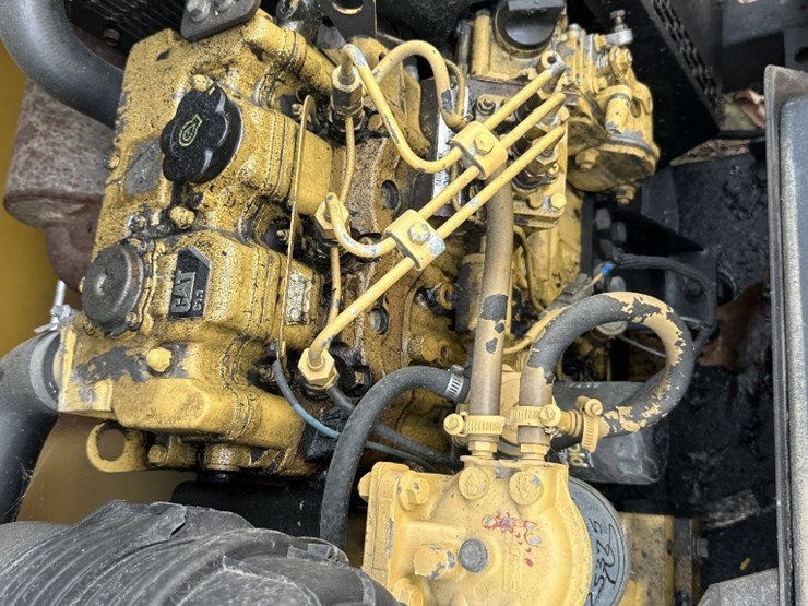 2015-caterpillar-c11-image-3