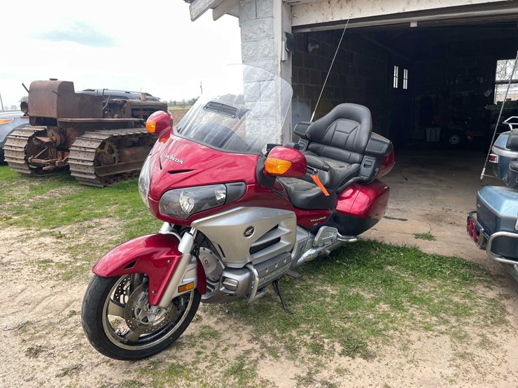 #5572-•-2012-honda-gold-wing-motorcycle-image-1