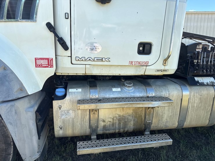 #1-•-2012-mack-roll-off-truck-image-15