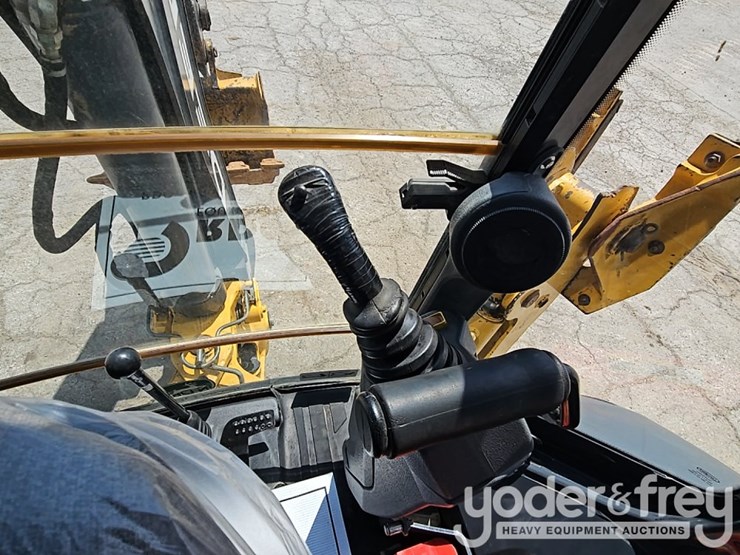 2018-deere-310sl-image-37