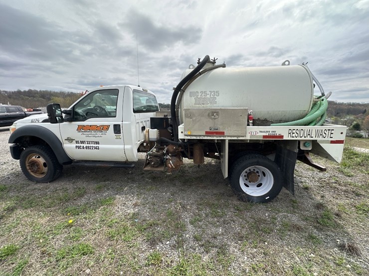 2012-ford-f550-image-8