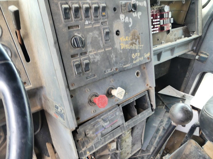 1999-mack-ch613-image-13