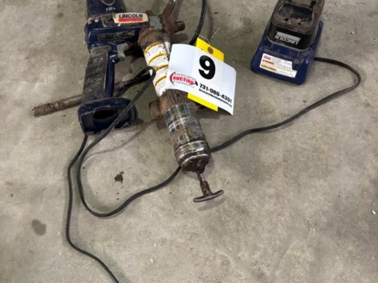 cordless-grease-gun-image-1