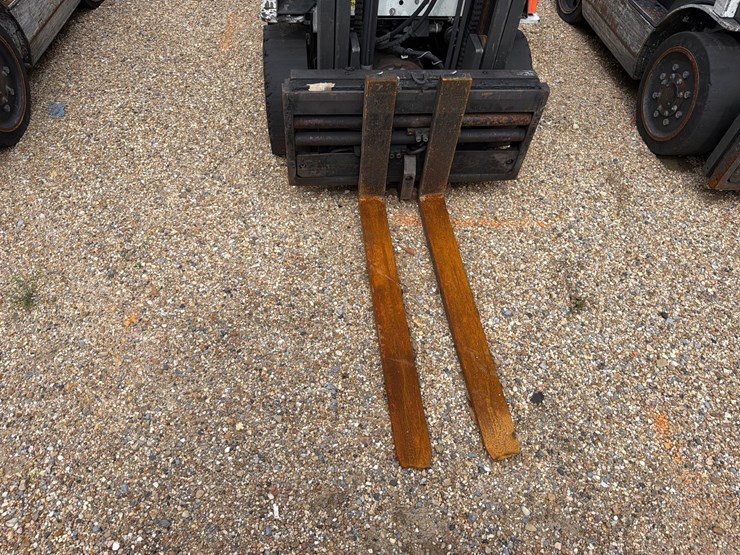 #16274-•-2015-nissan-cf50-forklift-image-3