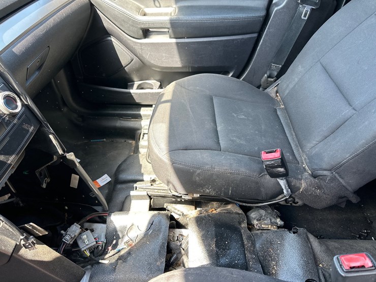 2019-ford-explorer-image-26