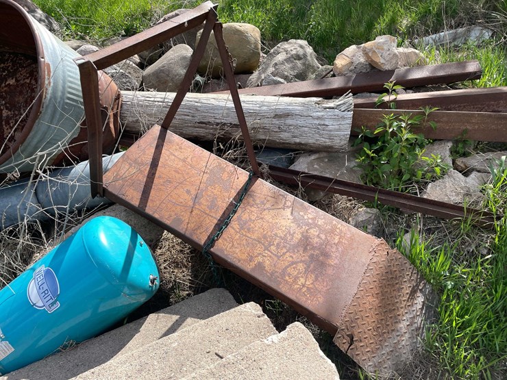 #5605-•-scrap-metal-image-22