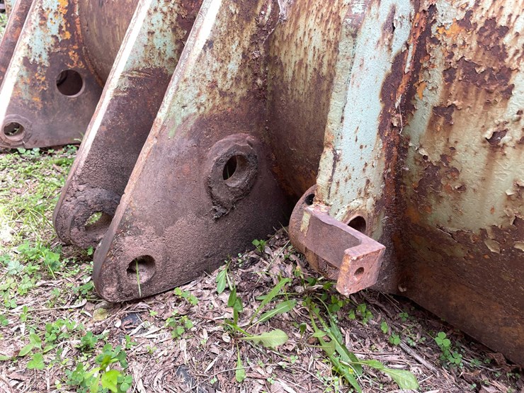 #5631-•-large-excavator-bucket-image-9