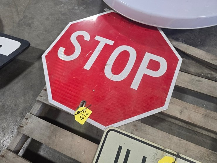 #412-•-metal-stop-sign-image-1