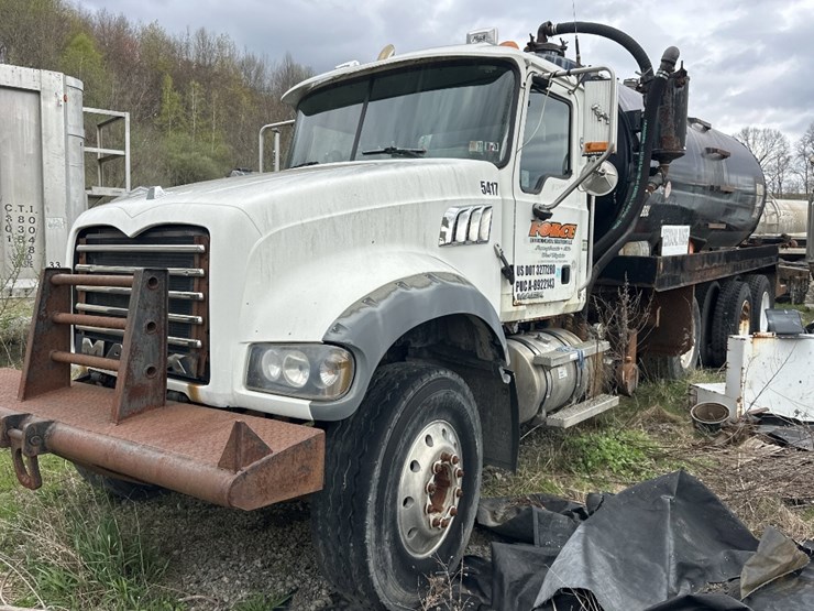 2007-mack-granite-image-1